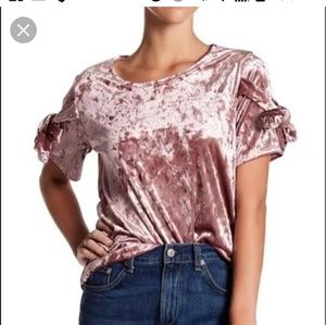 Pleione Velvet tee